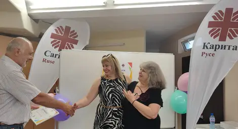 Първите отличници по български език за чужденци получиха сертификати от &bdquo;Каритас&ldquo; /галерия/