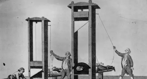 Продават работеща гилотина на търг във Франция Продават работеща гилотина на търг във Франция