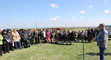 Пламен Нунев участва в залесяване край Батин