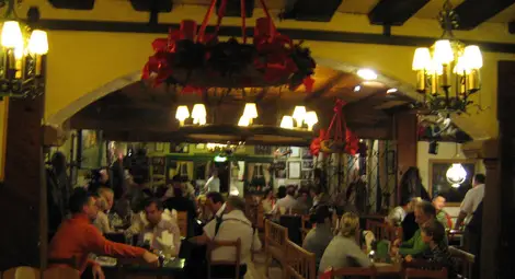 Македонците харчат по 100 млн. евро за жолта ракия и други кръчмарски наслади