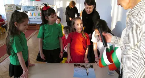 Урок по родолюбие изнесоха  деца от "Червената шапчица"