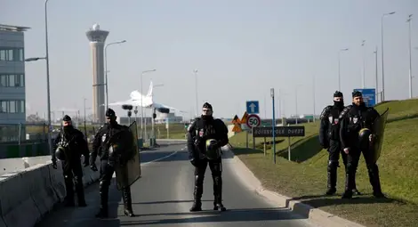 Стрелба и заложници във Франция, има убити Стрелба и заложници във Франция, има убити