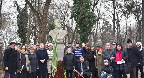 Русенци почетоха рождението на  Ботев пред паметника в Букурещ