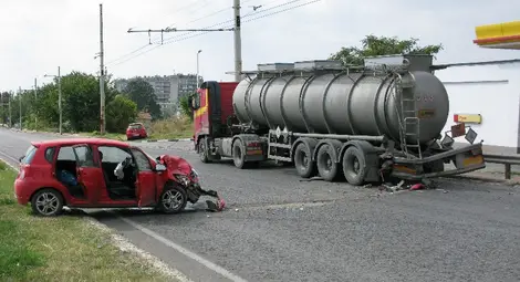 &bdquo;Шевролет&ldquo; се натресе в цистерна до &bdquo;Шел&ldquo;