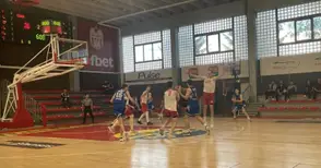 Юношите на „2016“ започнаха със загуба финалите в София