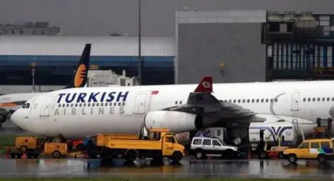 Самолет кацна извънредно в София заради скандал с пътници