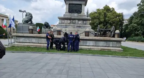 Неадекватен културист предизвика смут и хаос на централния площад