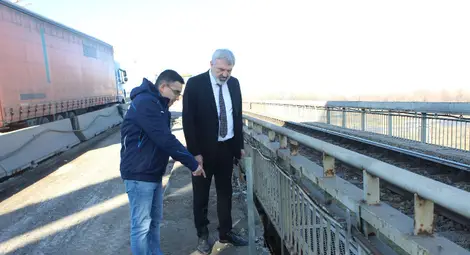 28 нови стоманобетонни панела са монтирани във втория ремонтиращ  се участък на Дунав мост при Русе