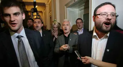 И Сидеров протестира