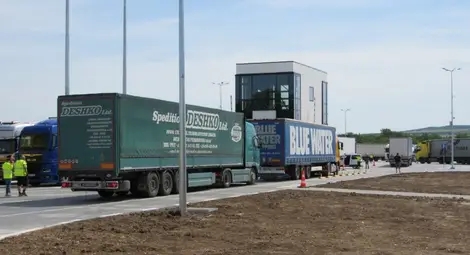 „Тир паркинг Русе“ спестявал ДДС за чуждестранни камиони „Тир паркинг Русе“ спестявал ДДС за чуждестранни камиони