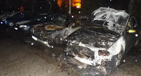Три автомобила горяха рано тази сутрин в Благоевград