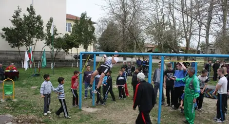 Ценово празнува  със стрийт фитнес