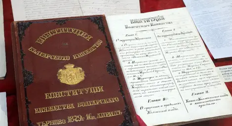 Оригиналите на четирите български конституции показаха в парламента
