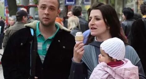 Средностатистическото българско семейство живее с минус 300 лева Средностатистическото българско семейство живее с минус 300 лева