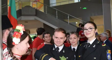 С народна музика, питка и здравец Русенският университет посрещна рекорден брой чуждестранни студенти по програма Еразъм+