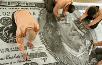 Нова 100-доларова банкнота влиза в обръщение 