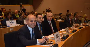 Стоилов развя в Брюксел знамето на Русе - Европейския град на спорта