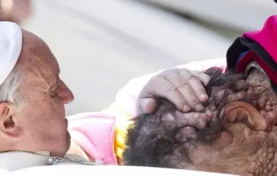 Папата направи показно по човечност