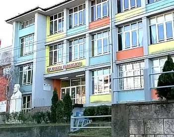 Родител и директор в спор - бито ли е дете от охранител в училище