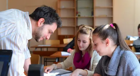 Близо 1000 ученици се включиха в лятната академия на "Заедно в час"