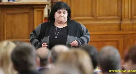 Фидосова напуска парламента - иска да изчисти И.Ф.