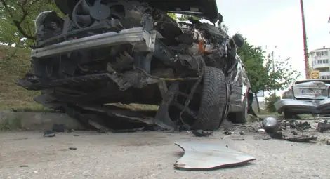 Пиян шофьор помете три паркирани автомобила във Велико Търново