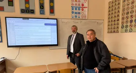 Близо 160 ученици от 8 до 12 клас са избрали да се обучават  в Професионалната гимназия по селско стопанство в Две могили. Училището е сред най-модерните