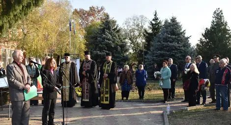 Д-р Марияна Георгиева и проф. д-р Георги Георгиев откриват траурната церемония за Деня на героите на Поликрайще, regnews.net.