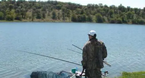 Забраняват риболова на опашката на езерото Липник