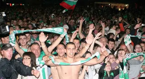 Хиляди старозагорци посрещнаха Купата на България /галерия/ Хиляди старозагорци посрещнаха Купата на България /галерия/