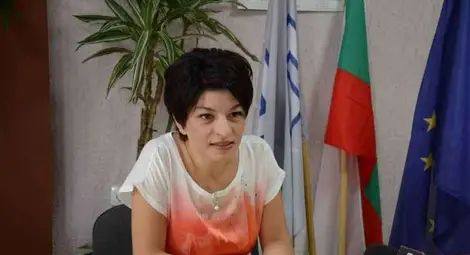 Десислава Атанасова: Не вземаме пари от партията вместо заплати
