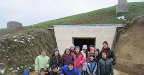 Русенчета разгледаха тракийската гробница край село Свещари