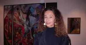 Пет приказки подрежда в столицата художничката Еслица Попова