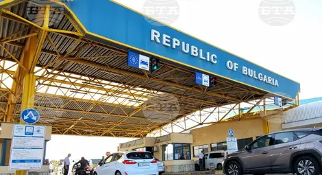 Интензивен е трафикът за товарни автомобили на изход по границата с Румъния Интензивен е трафикът за товарни автомобили на изход по границата с Румъния