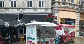 Пешеходци по „Александровска“ стъпват по открит опасен кабел 220 волта