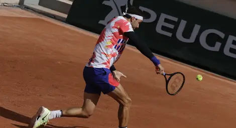 Григор тренира за сезона на клей с Краля на тази настилка