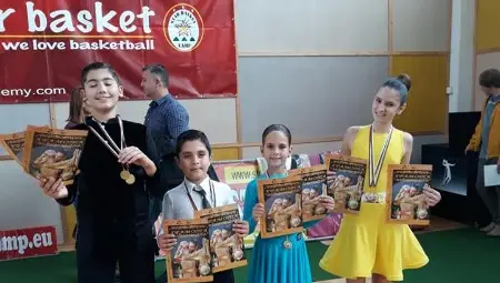 Танцьорите на &bdquo;Фламинго&ldquo; с медали от два турнира