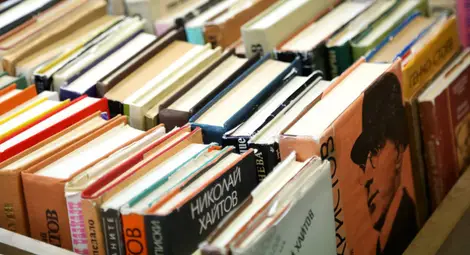 Повече от 150 книги отпътуваха от Русе към затворническата библиотека в Бобов дол