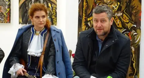 Младата Мария Анастасова с чичо си Орлин Анастасов, който е режисьор на постановката. Младата Мария Анастасова с чичо си Орлин Анастасов, който е режисьор на постановката.