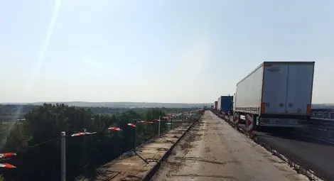 Ремонтът на Дунав мост при Русе продължава по график. Премахва се стария тротоарен блок в 320-метров участък в посока Румъния
