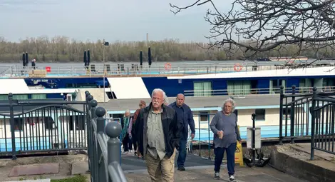 Първият круизен кораб за сезон 2025 акостира в Русе със 142 туристи на борда