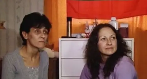 Емоционална среща: Близначки се откриха след 42 години