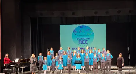 Концертът "България пее&ldquo; събра на русенска сцена 4 български хо̀ра