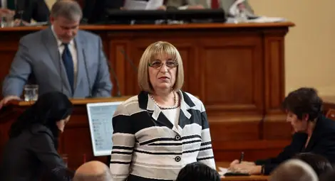 Цачева поздрави от парламентарната трибуна сънародниците ни мюсюлмани за Рамазан байрам