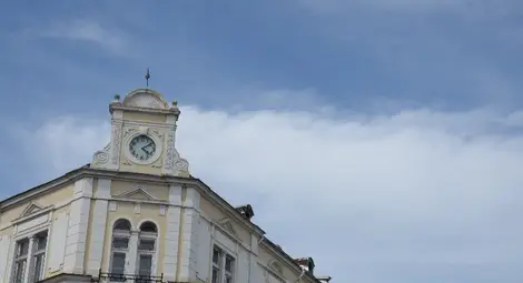 Градският часовник поздрави русенци вчера рано сутринта с химна на българската просвета.          				   Снимка: Красимир СТОЯНОВ