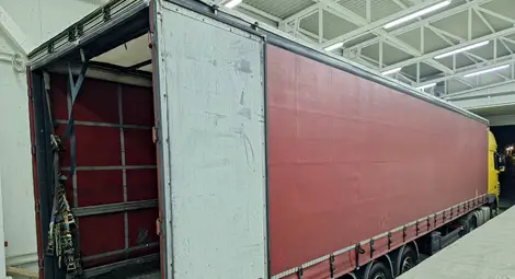 Митнически служители от ТД Митница Русе задържаха над 4400 фалшиви стоки