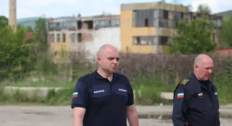 Костенец остава под полицейска обсада