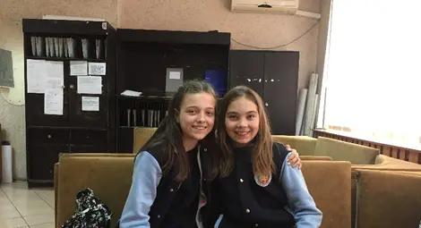 Дарина и Мартина, които намериха и върнаха портмоне: Не се чувстваме героини, не ни е било  целта да сме във вестника и във Фейсбук