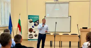 Пенчо Милков към младежи от три училища: Имате силата да създадете нова мода - тази на човечността и съпричастността