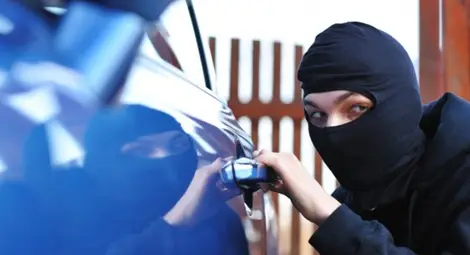 10 000 лева изчезнаха от отключена кола на "Петко Д. Петков"